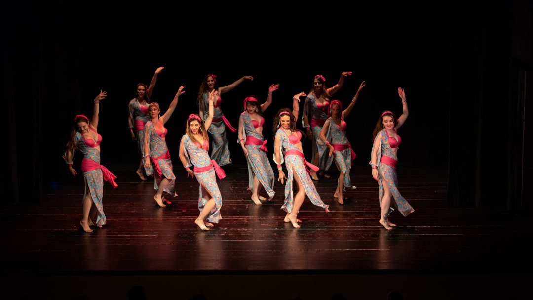 Alumnas bailando estilo shaabi