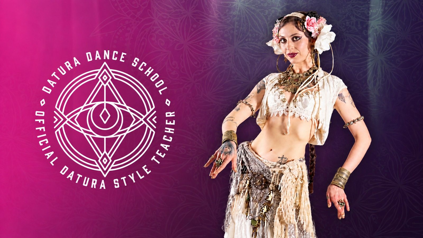 Danielly Sorato junto al sello de profesora oficial de Datura Style de Datura Dance School