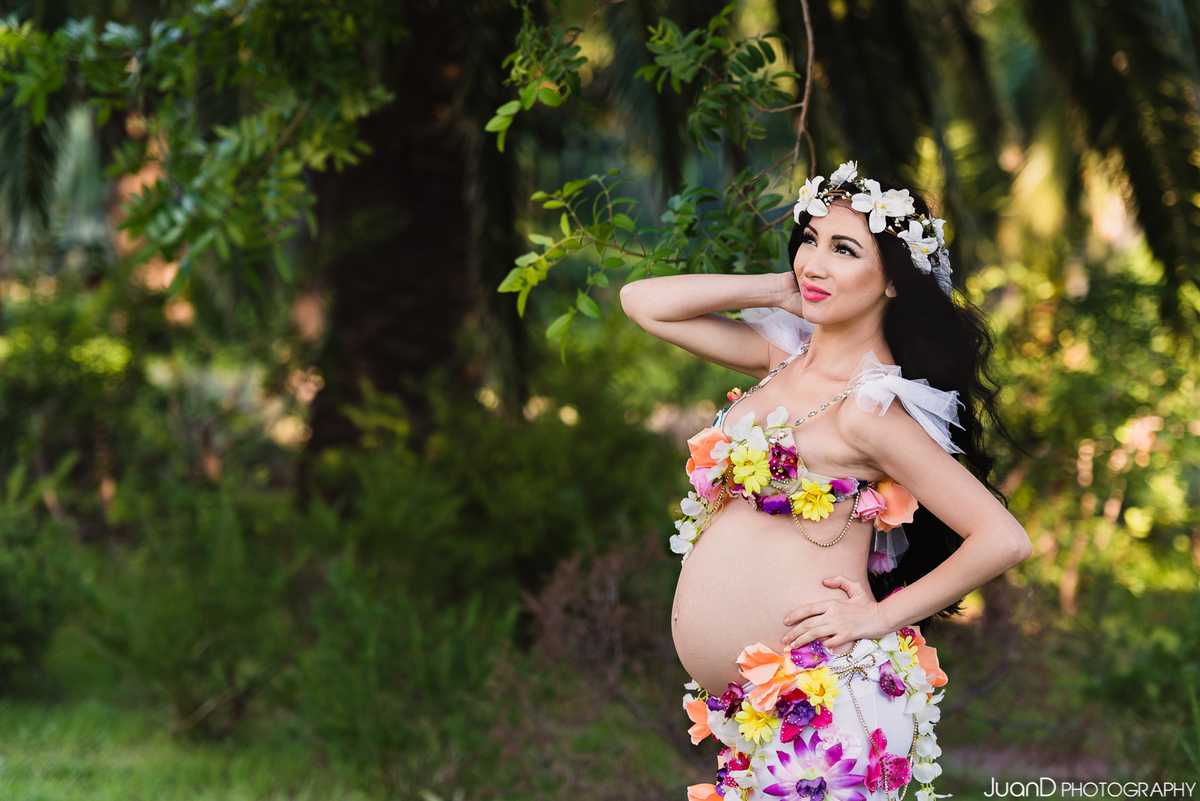 Alina Babayan embarazada con traje de danza del vientre