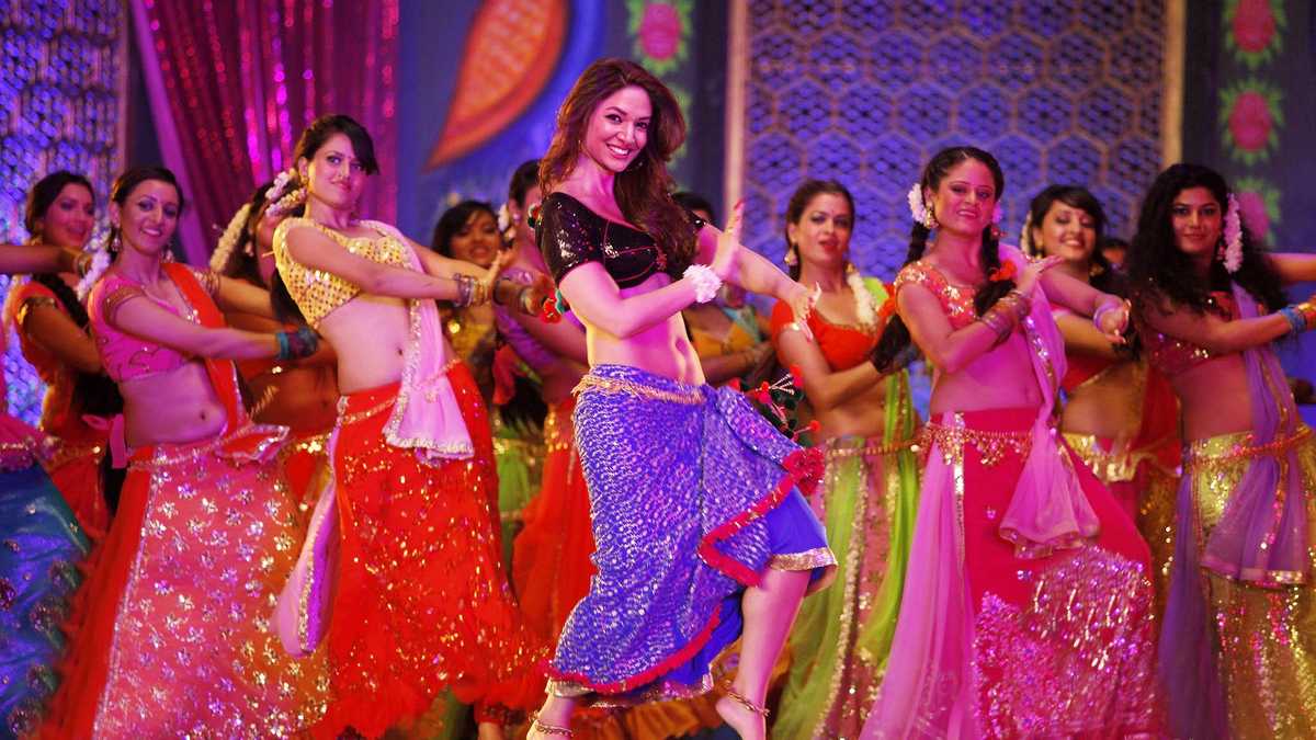 Grupo de chicas bailando Bollywood